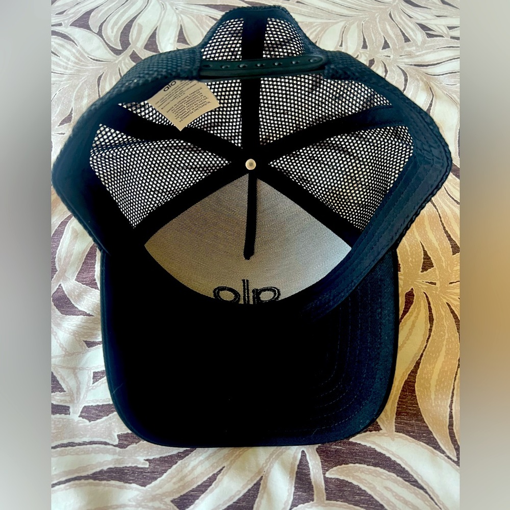 ALO Yoga Black and Gray Snapback Hat